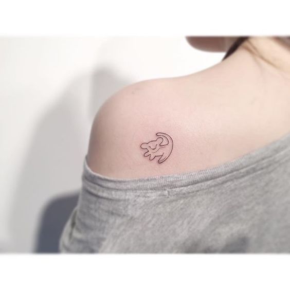 Simba, en el 'Rey León' es uno de los personas que más veces se ha tatuado... Eso quiere decir que esa peli nos gustó... ¡Y mucho!