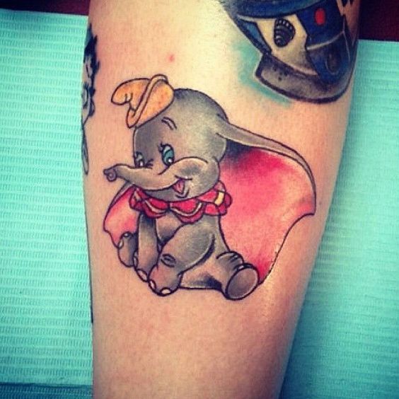 Dumbo también se cuela entre los personajes Disney tatuados!