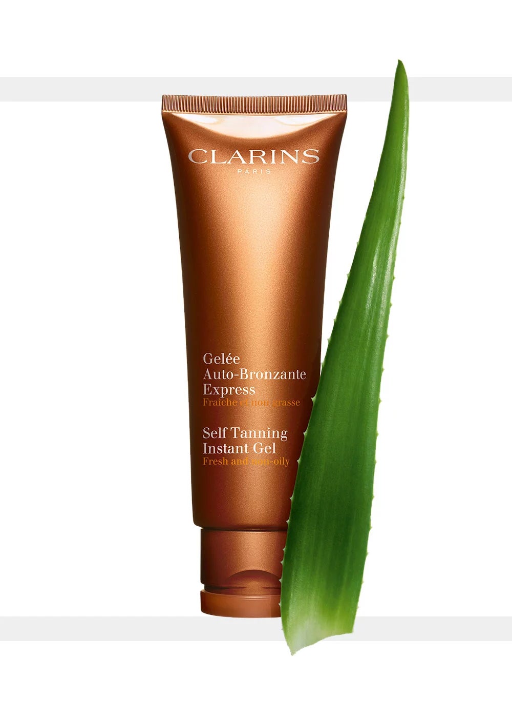 Un autobronceador natural para un bronceado ultra rápido, sin marcas y sin exposición solar. Fresco y no graso, se aplica de forma sencilla y se absorbe rápidamente. Su fórmula, a base de extractos de plantas, mantiene la piel hidratada. (29,25€)