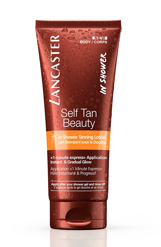 Esta loción contiene la tecnología DHA enriquecida con melanina. Día tras día, desarrollarás gradualmente un bronceado dorado muy natural. Su aplicación solo te llevará un minuto: en tu ducha diaria, tras enjabonarte y enjuagarte bien, aplica In Shower Self Tan Lotion con un masaje circular por todas las partes del cuerpo que quieres realzar. Un minuto después de aplicar, ya puedes enjuagarte. (25€)