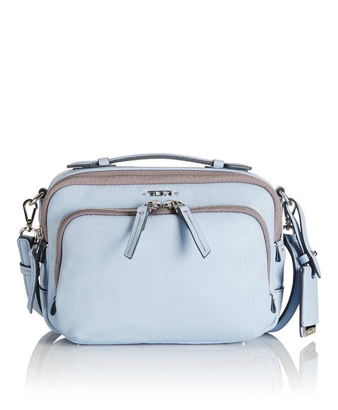 Ha diseñado desde cámaras digitales a relojes, pero el fuerte de Víctor Sanz son las maletas.