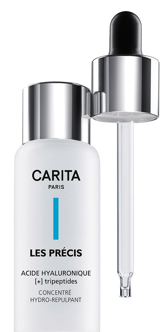 Si no te has cuidado hasta entonces, empieza ya. ¿Con qué? Fundamentalmente, con un buen régimen hidratante que además incluya activos antipolución y que ofrezca un empujón interesante a todas las funciones de tu piel. Les Précis Hyaluronic Acid [+] Tripeptides Concentrado de Carita (55 €).
