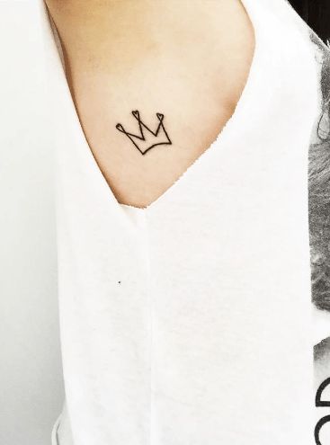 En el costado, uno de los lugares más sexys del cuerpo femenino.