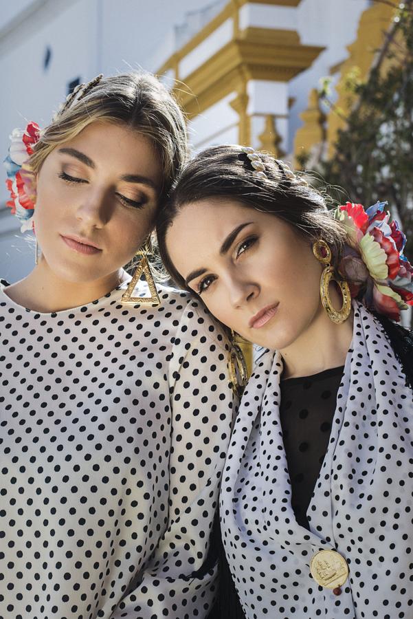 La firma de complementos de flamenca e invitada propone para esta feria pendientes en clave maxi de estilo ochentero