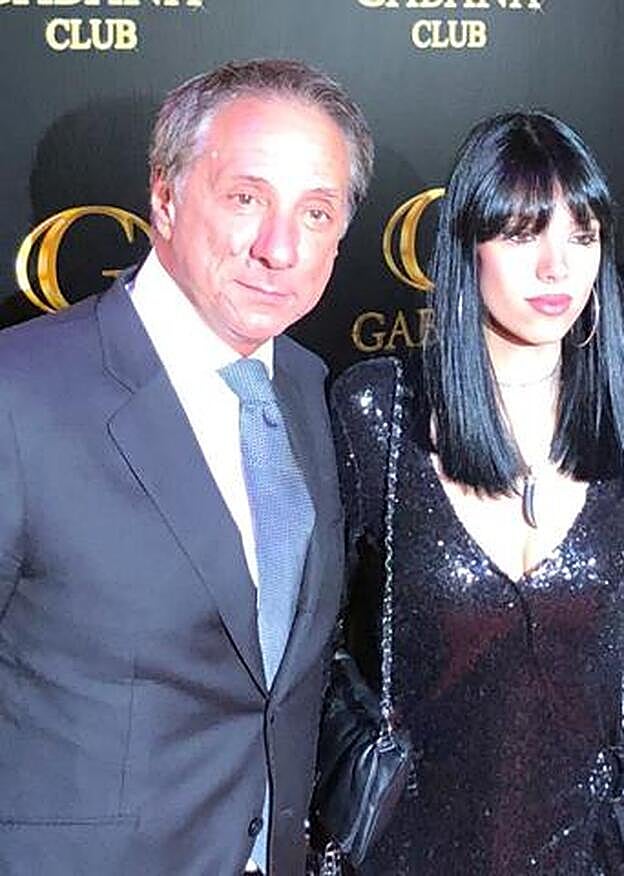 Alejandra Rubio posa junto a su padre, Alejandro Rubio.