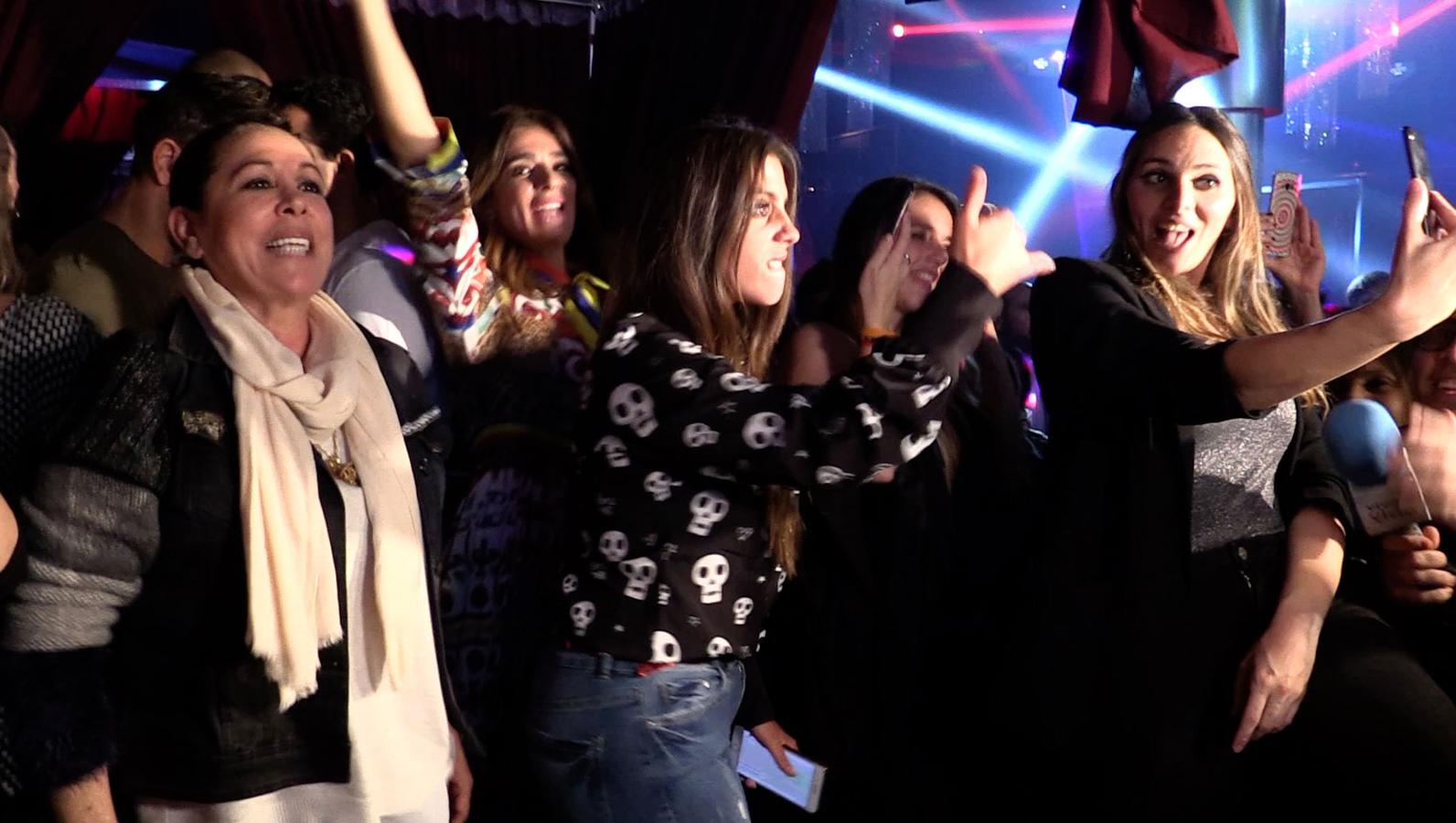 La tonadillera mostró una imagen a la que no estamos muy acostumbrados, divertida, sonriente y bailando sin parar junto a Anabel Pantoja y a su nuera, Irene Rosales.