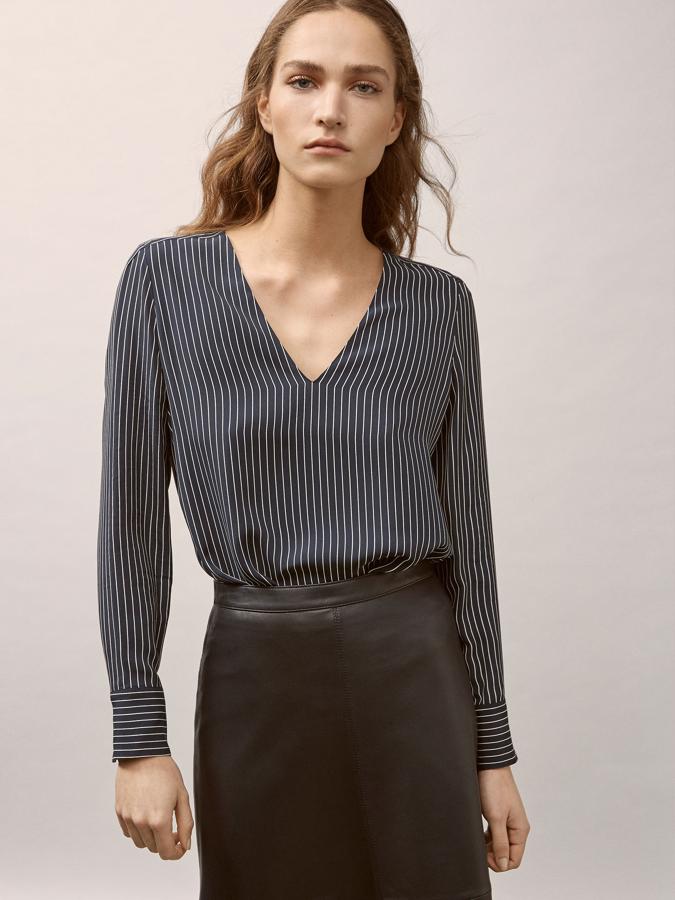 Blusa con rayas verticales de Massimo Dutti: 49,95 euros.