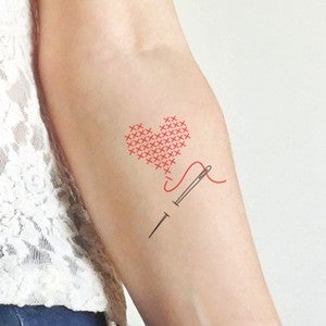 Punto de cruz con forma de corazón: 3 euros en tttattoo