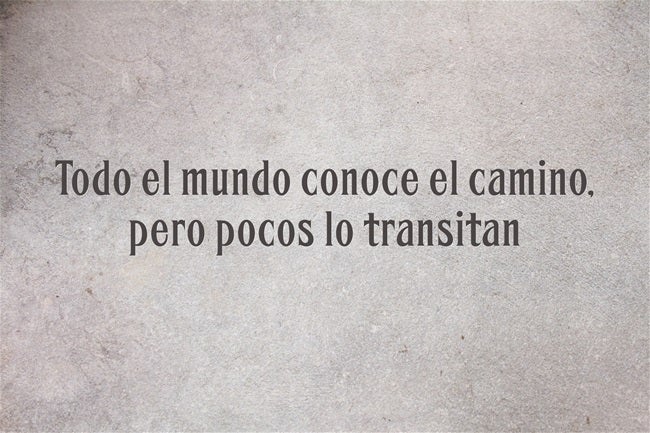 Todo el mundo conoce el camino, pero pocos lo transitan.