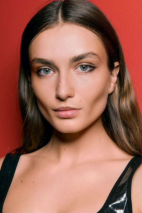 De los arena a los turquesa, con el negro para marcar el "eyeliner". Aprovecha, se llevan todos. Desfile: THIERRY MUGLER.