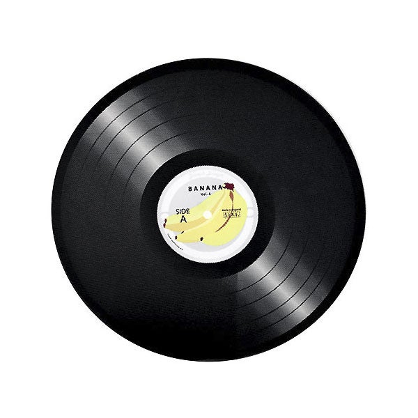 Tabla para cortar alimentos en forma de vinilo banana de Joseph Joseph. (24 euros).