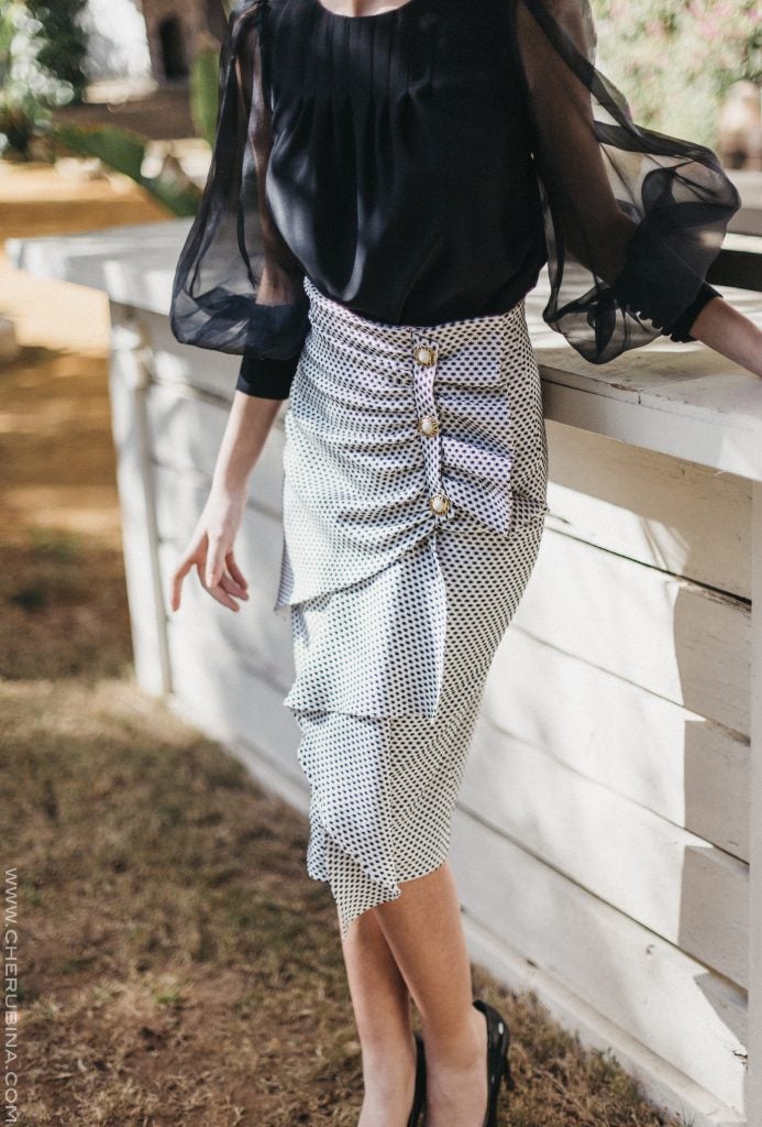 Y con una falda de estilo retro como esta no solo se le caerá la baba a tu madre; tus amigas se morirán de envidia y te la pedirán para la próxima boda que tengan.