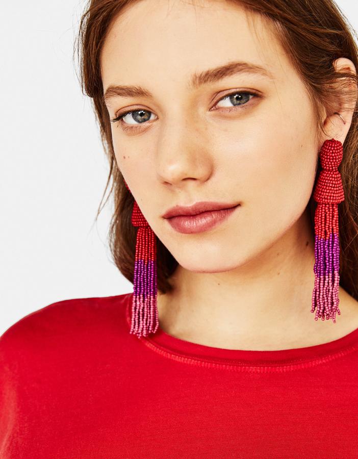 Y cómo te vas a resistir a estos pendientes con abalorios que son tan favorecedores que te harán