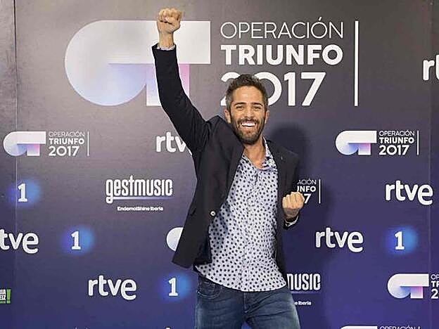 Roberto Leal, entre los miembros de la expedición que acudirá con Alfred y Amaia a Lisboa, a Eurovisión 2018.