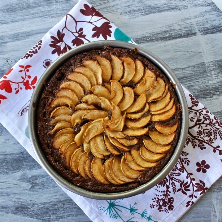 Tarta saludable (sin azúcar) de avena, manzana y canela.