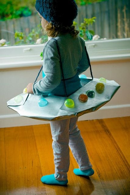 Y si no quieren contar historias pero sí protagonizarlas... ¡llegó la hora de los disfraces! Muchas veces te habrá contado que quiere ser de mayor, aunque haya cambiado muchas veces también de opinión. Puede ir haciendo su sueño realidad si le acercas a ese mundo que tanto le gusta.