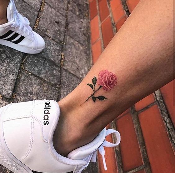 Fotos: Tatuajes de flores para sentir la primavera en tu piel