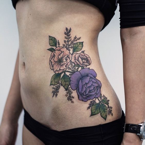 Fotos: Tatuajes de flores para sentir la primavera en tu piel