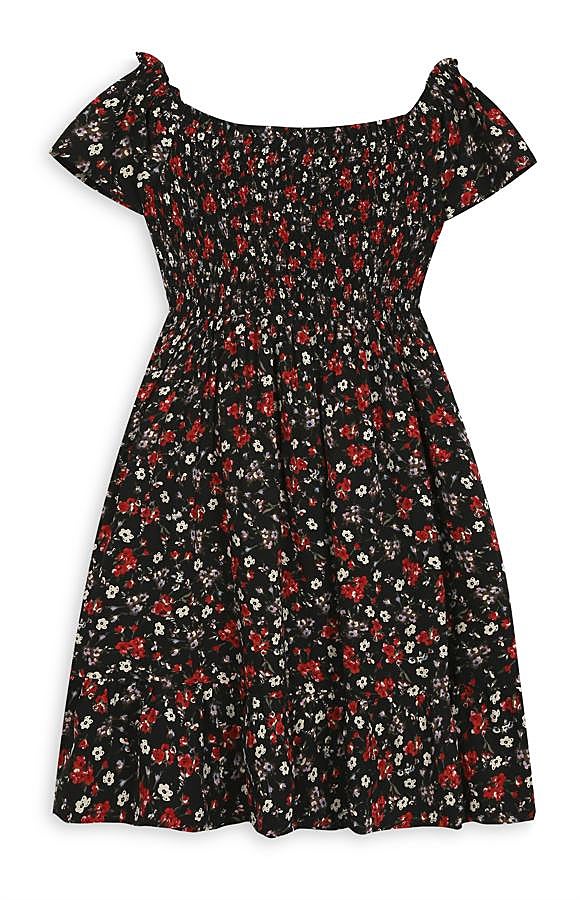 Vestido negro floral de Primark: 10 euros.