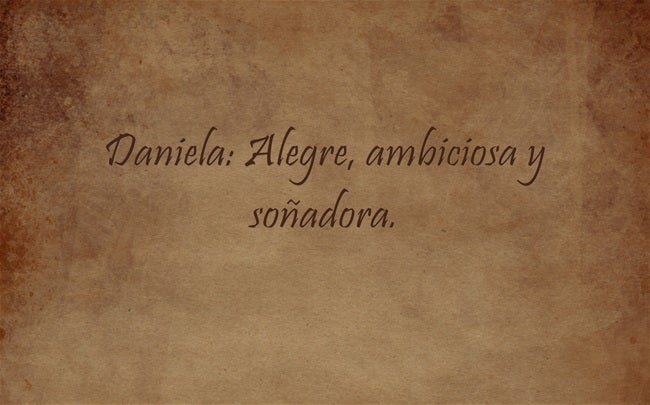 Daniela: Alegre, ambiciosa y soñadora. Daniela es la forma femenina del nombre Daniel de origen hebreo. Le gusta sentirse segura y querida por su familia y amigos.