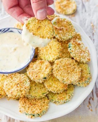 Chips crujientes de calabacín al horno.