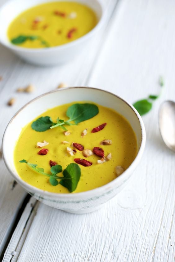 Puré de aguacate, zanahoria y avellanas.