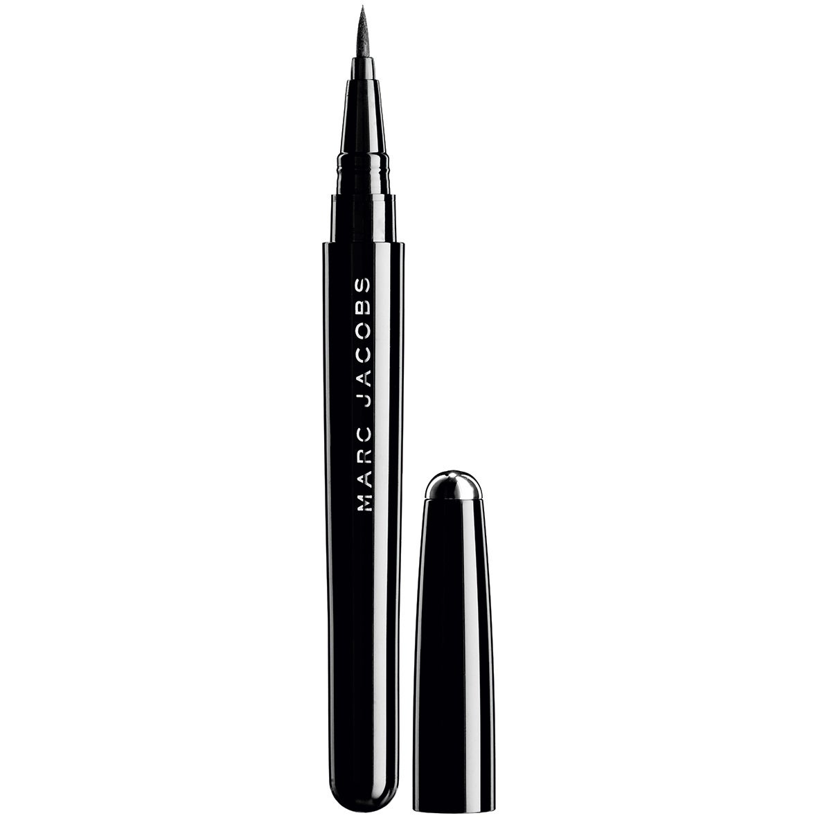 Marc’er Precision Pen en tono Blacquer de Marc Jacobs Beauty (31 €).