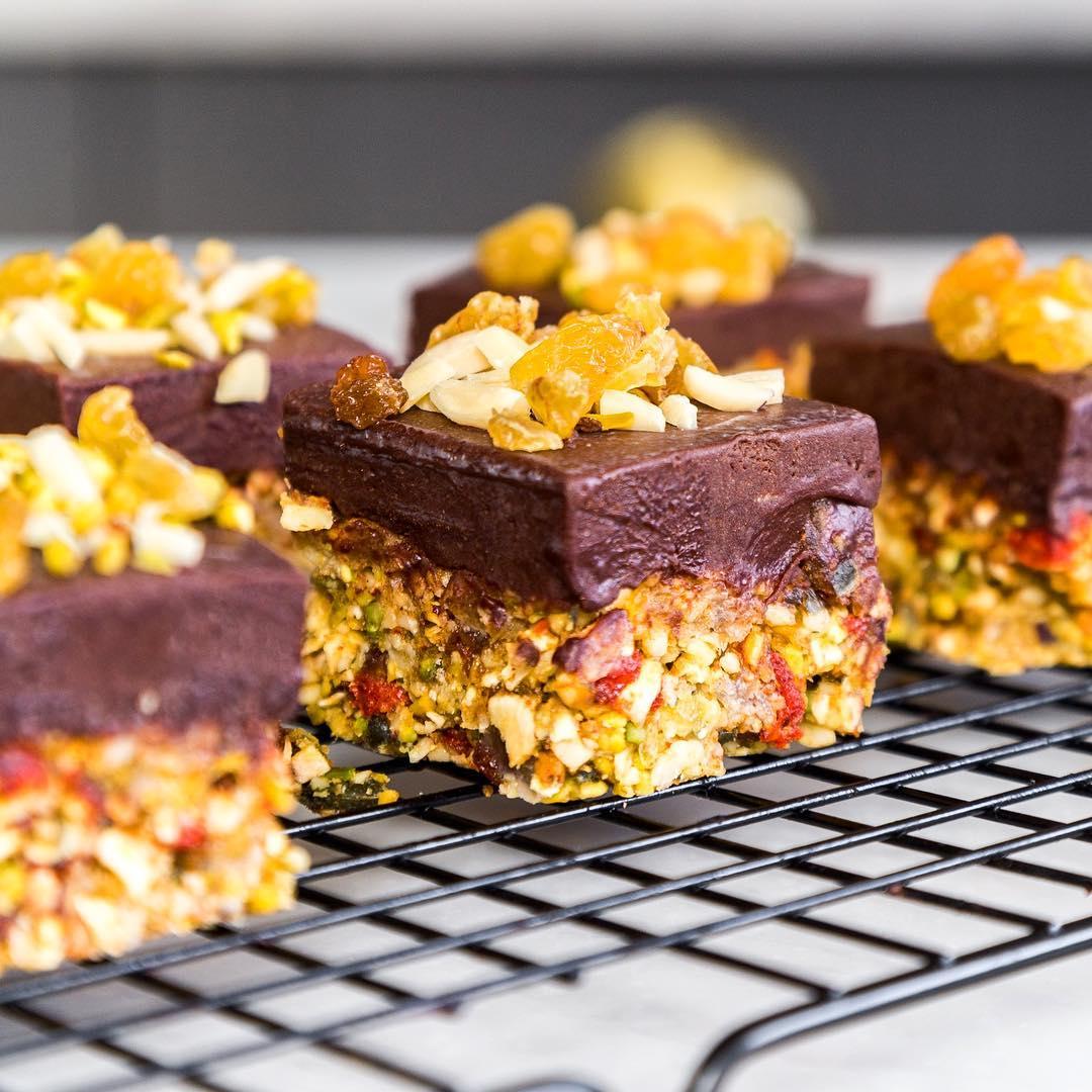 @ fit_happy_sisters : Sara y Ani son dos hermanas que se dedican a mostrar en su perfil conjunto de Instagram su rutina 'healthy'. Además de unas fotos impresionantes, unas ideas súper originales a la carta.