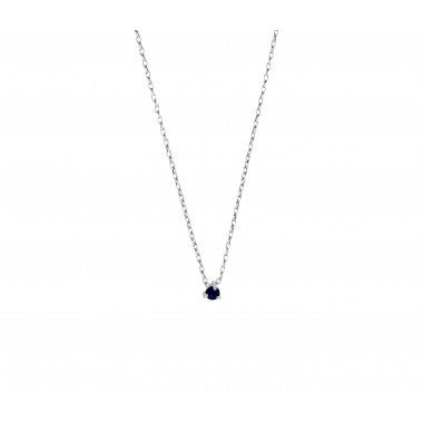 Colgante de Zafiro y plata de Adelita Adelita. (36,95 euros).