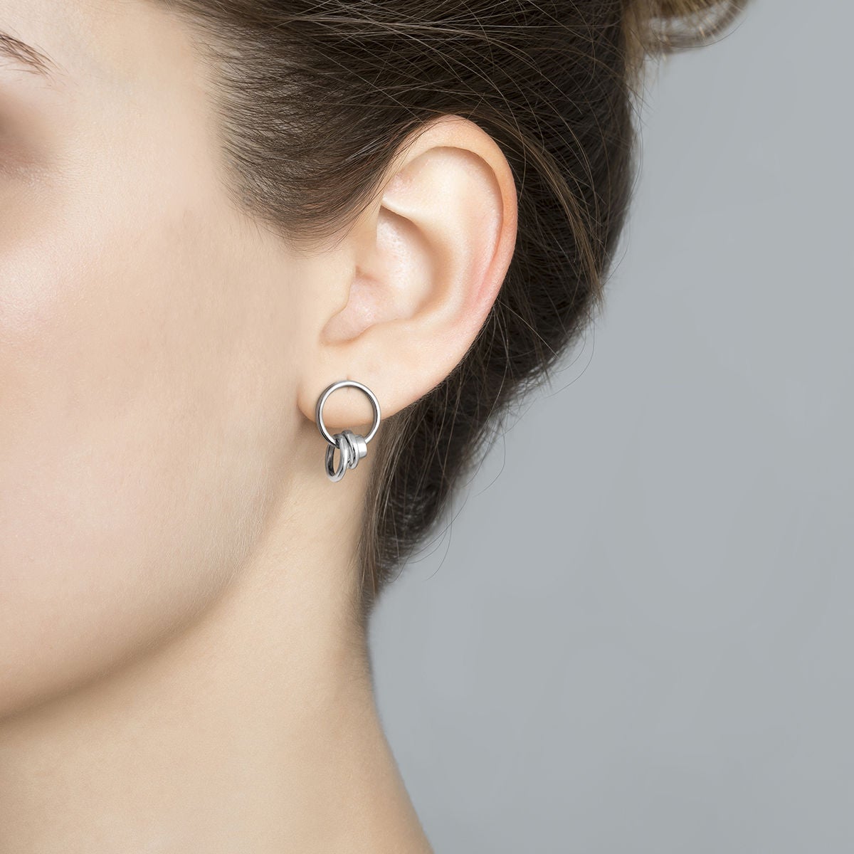 Pendientes aro múltiple de plata. (65 euros).