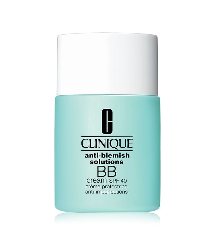 BB Cream perfeccionadora específicamente desarrollada para pieles grasas o con tendencia a tener granos. Controla la grasa, mientras proporciona una cobertura graduable y protección solar contra los rayos UVA/UVB, para conseguir una piel perfecta y sin brillos. No provoca granos ni obstruye los poros.