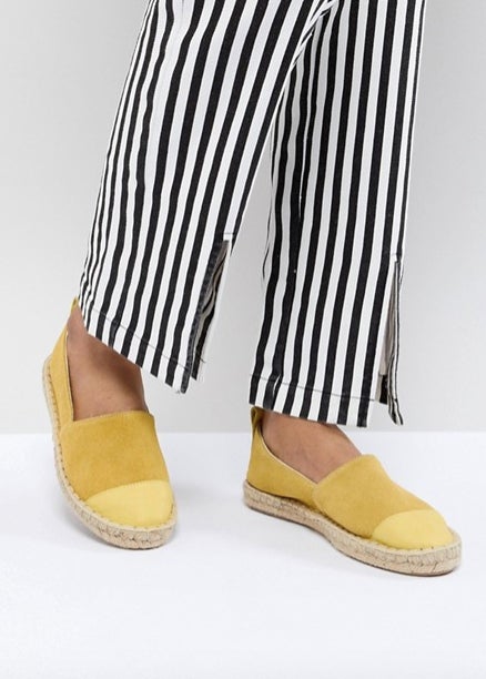 Alpargatas de ante de Asos: 32,99 euros.