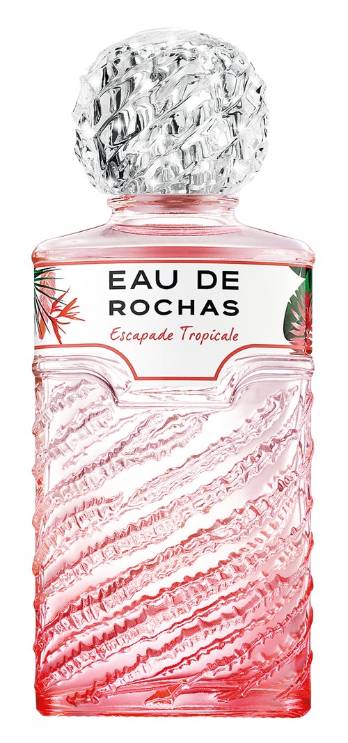 Eau de Rochas Escapade Tropicale de Rochas (78€) eleva el ya de por sí chispeante original a cotas superiores de frescura y verdor, contrastado con el colorido vibrante de un vergel.