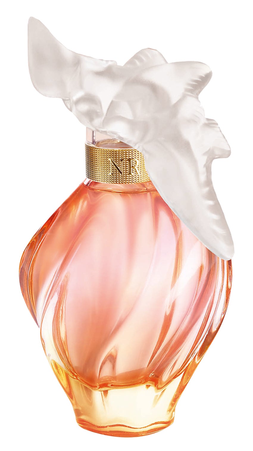 L'Air du Paradis de Nina Ricci (104€) invita a pasear por un jardín imaginario y exótico, inmerso en las ondas ácidas y vibrantes de la flor de la pasión y la combala.