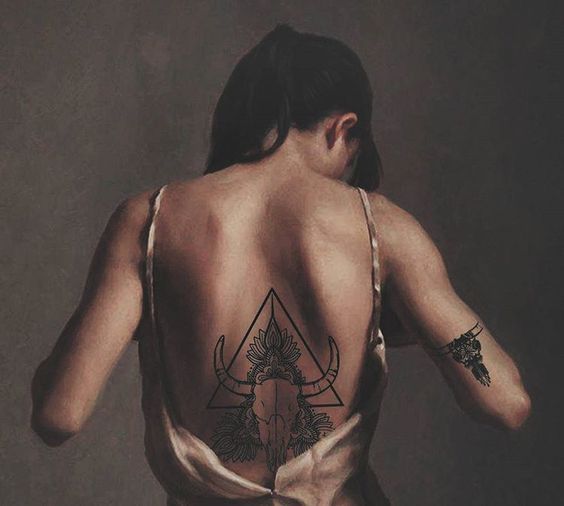 Inspiración para tus tatuajes en la espalda.