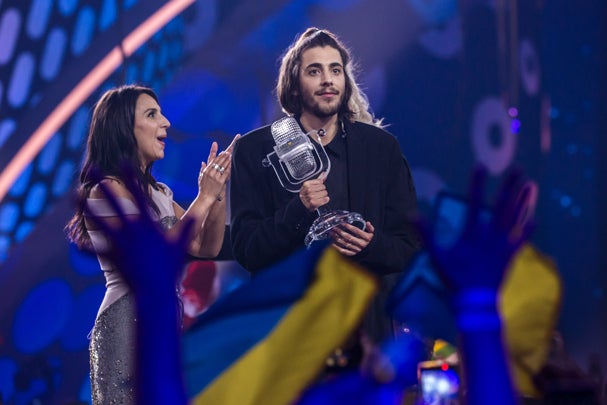 2017: Salvador Sobral fue el último cantante ganador de Eurovisión. Representó a Portugal con su canción 'Amar pelos dois'.