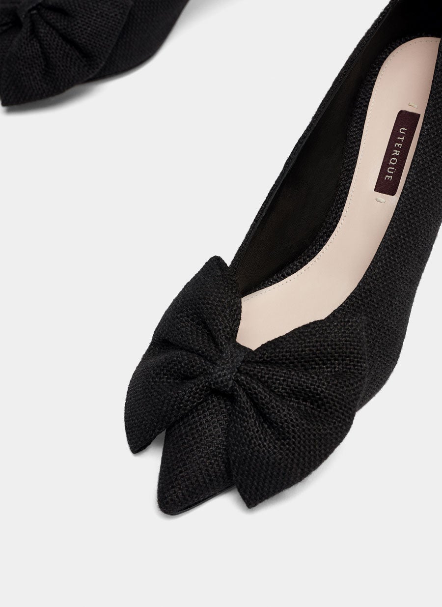 Salones negros de lino con lazo de Uterqüe (79 euros)
