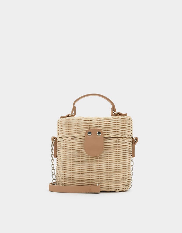 Cesta tipo bandolera de Pull & Bear (19,99 euros)