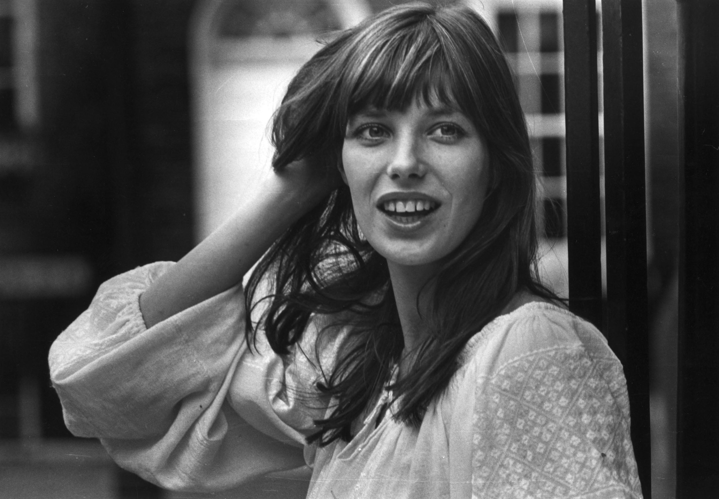 Jane Birkin con pelo largo y flequillo en 1971.