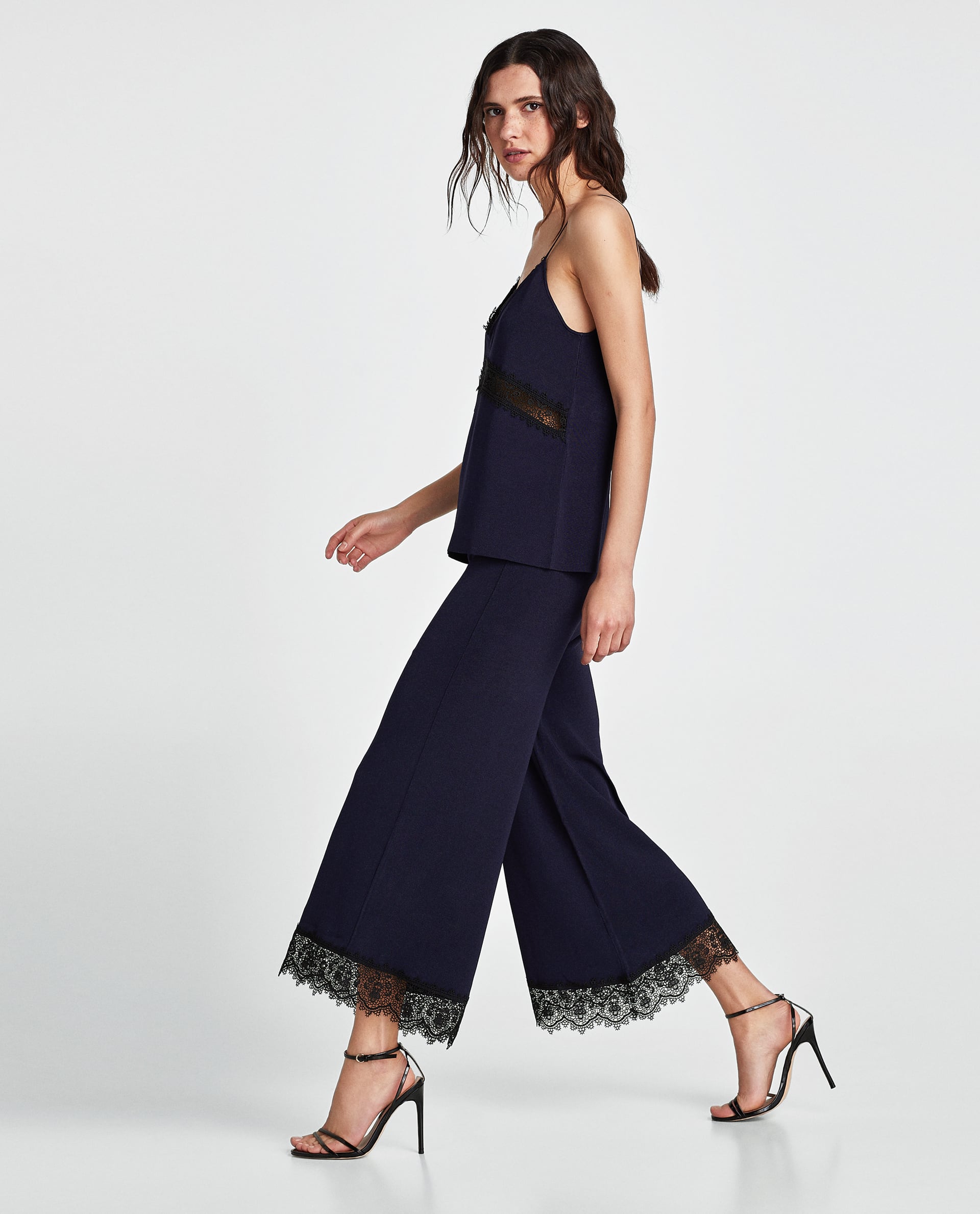 Elegante, discreto y perfecto tanto para el día como la noche. Juega con los complementos, y serás la reina de la fiesta. Cada pieza del traje cuesta 29.95 euros.