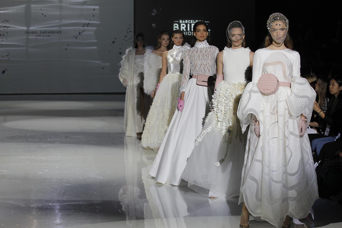 Isabel Zapardiez ha presentado una mujer sofisticada, con pinceladas prácticas como las originales riñoneras.