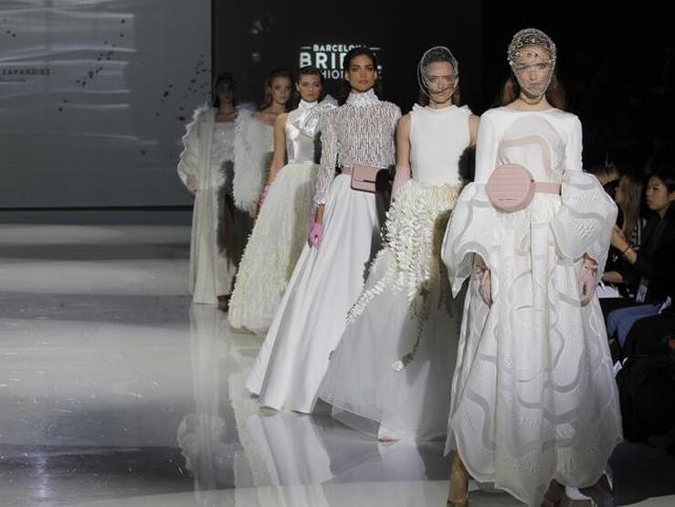 Fotos: 25 vestidos de novia de Isabel Zapardiez a los que decimos 'sí, quiero'