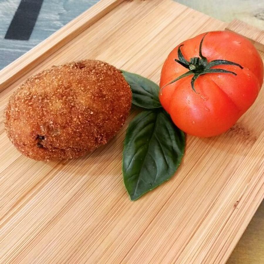 Otra deliciosa opción vegana para los amantes de las croquetas cremosas son las de El Perro Gamberro (Calle Segovia, 16, Madrid).  De coliflor al ajoarriero, de tomate y albahaca, de setas ... y, por supuesto, con bechamel hecha con leche vegetal.
