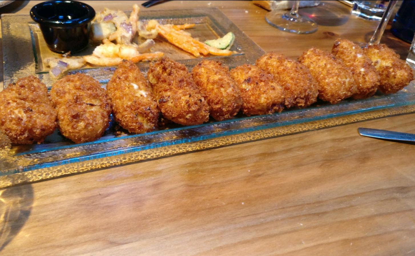 De rabo de toro y con un ligero (e insuperable) toque picante , las croquetas de La Sartén (Sector de los Pueblos, 2) ya merecen por sí solas una visita a Tres Cantos.