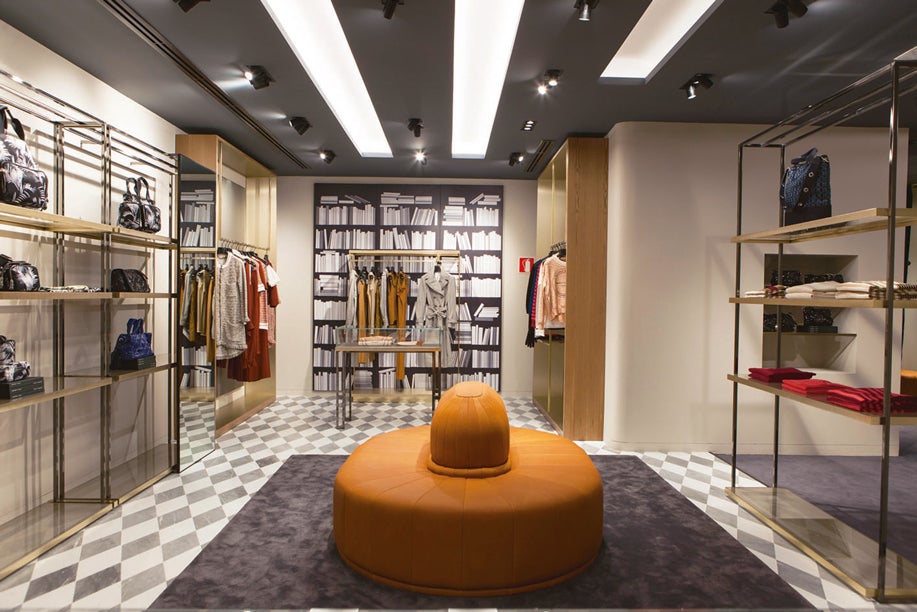 Sonia Rykiel, con su estilo lleno de optimismo, abre su primera tienda en España (Claudio Coello, 79, Madrid), y presenta su nuevo icono: el bolso Le Pavé.