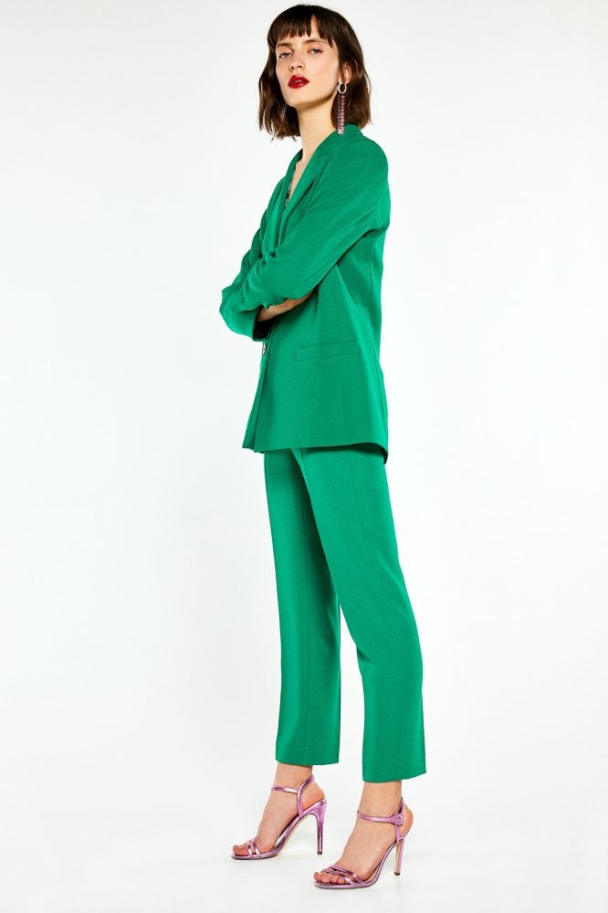 Las prendas clásicas siempre parecen más lujosas, aunque en realidad sean baratas. ¿A que no te imaginabas que estos pantalones costaban menos de 30 euros?