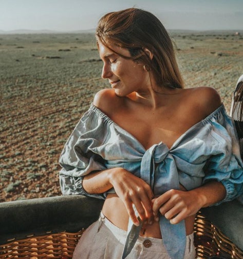 Belén Hostalet con top veraniego de Posse.