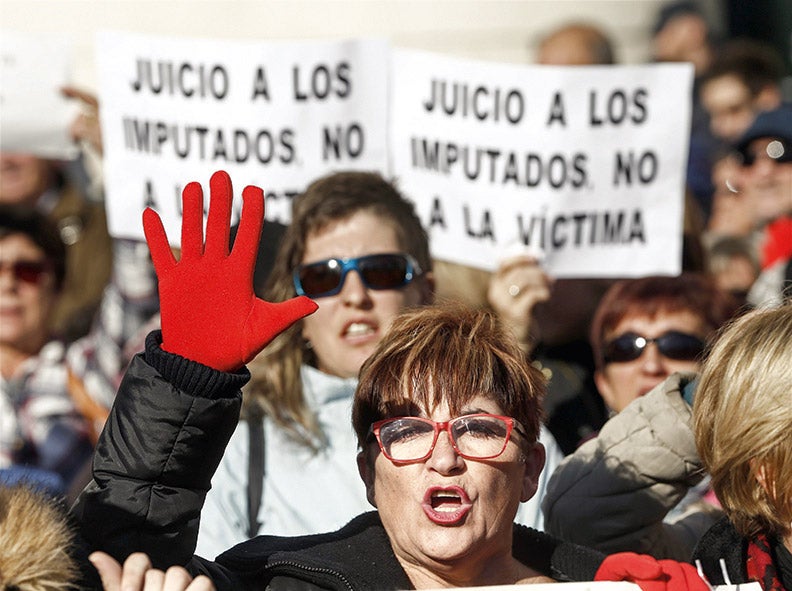 El juicio y la sentencia de "La manada". Las españolas se movilizaron durante el juicio a cinco jóvenes por la presunta violación de una chica en San Fermín de 2016. También se movilizaron tras la lectura de la sentencia.