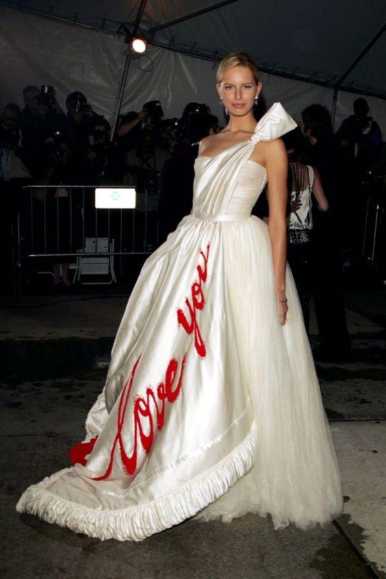 Karolina Kurkova llevó en 2005 un vestido de Viktor &Rolf.