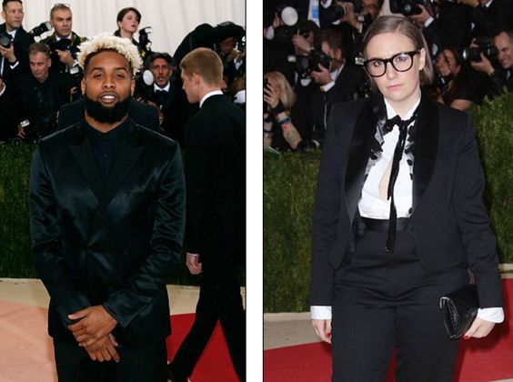 En la cena de la gala de 2016, a Lena Dunham le tocó sentarse al lado de Odell Beckham Jr., jugador de fútbol americano en los New York Giants. No tuvieron demasiadas oportunidades para hablar, razón por la cual Dunham asumió que a Beckham no le pareció lo suficientemente guapa. “Fue como si él hubiera decidido que yo no era un tipo de mujer que encajar en sus estándares. Prefirió mirar su Instagram a hablar con una mujer que llevaba traje y pajarita”, escribió en su newsletter, Lenny Letter. Sin embargo, poco después tuvo que disculparse por tal interpretación. “Aunque parezca muy segura, en este tipo de eventos de la industria a veces tengo que luchar con la idea de que no alcanzo ciertos estándares de belleza. Sobre todo cuando estoy rodeada de modelos y actrices, es difícil no sentirse como una bolsa de basura, pero me sobrepasé al proyectar mis inseguridades en esas suposiciones narcisistas sobre lo que él, en mi imaginación, estaba pensando”.